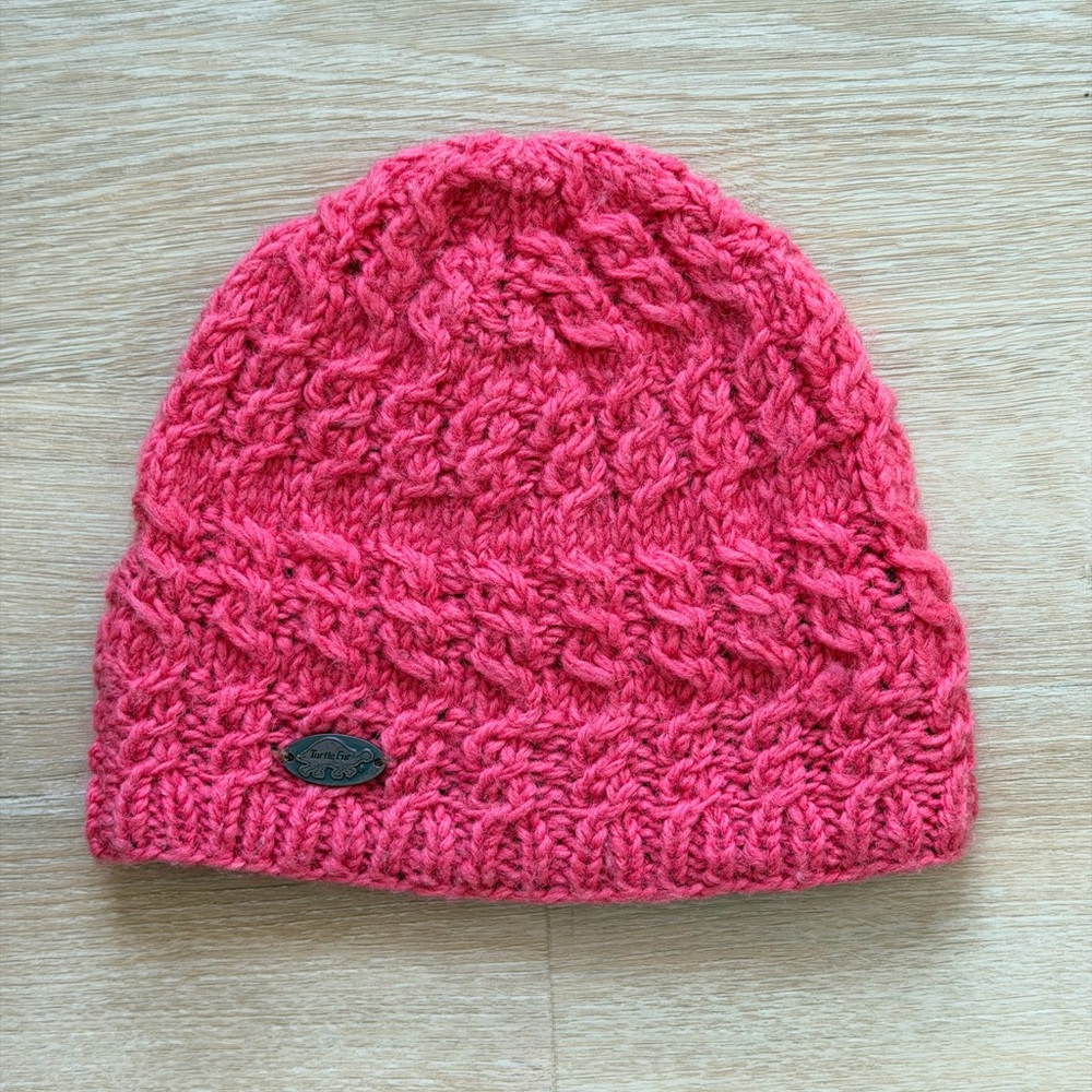 Turtle Fur Mika Beanie Hat Pink 100% Wool Lined Handmade in Nepal Doen barbie